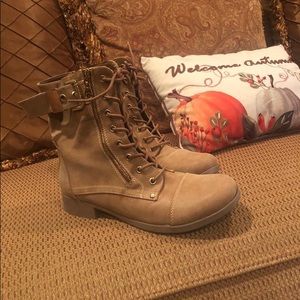 Guess boots